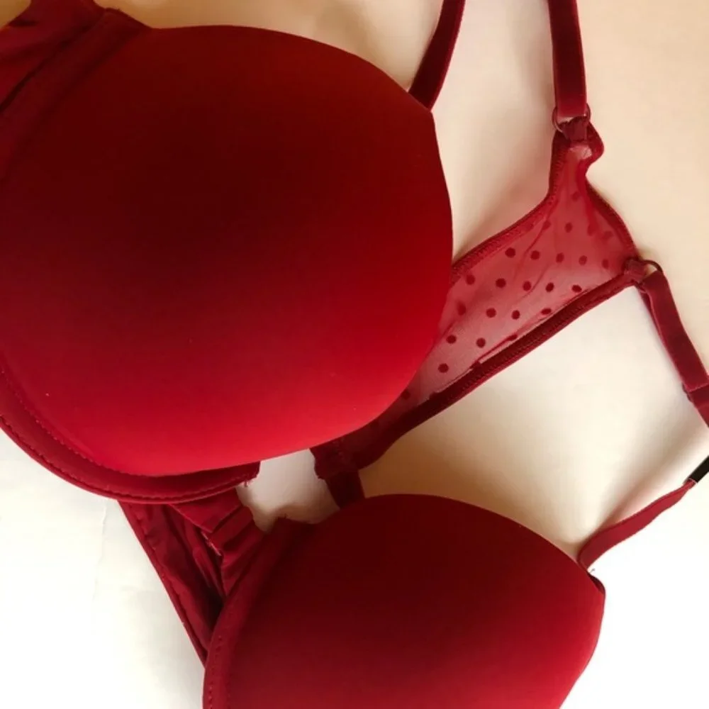 Victoria’s Secret Front Close‎ Polka dot back bra